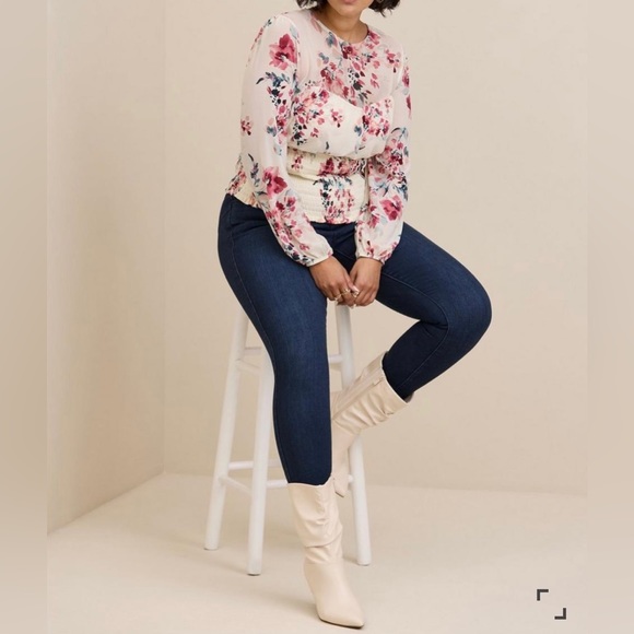 🆕NWT🔖Gorgeous Torrid Smocked Sweetheart Neckline Top - 4x - Picture 2 of 8